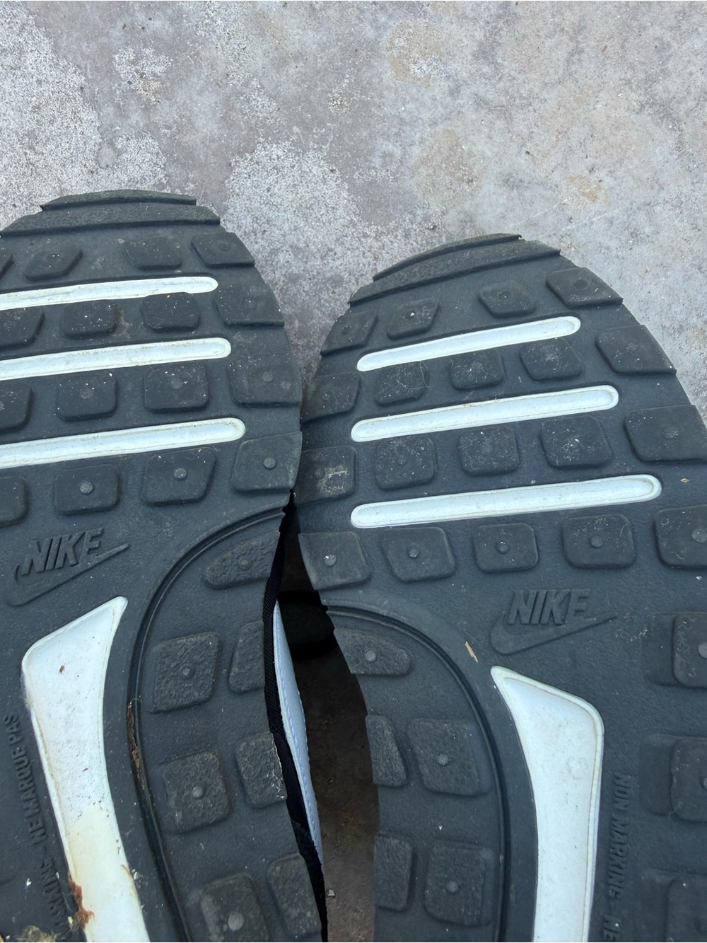 Nike MD VALIANT ( GS) Black and White kids youth Low-Top Sneakers - Picture 9 of 10